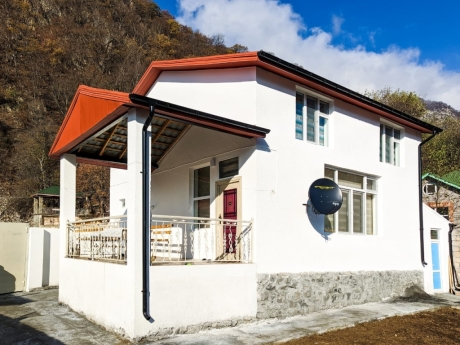 Qaxda kiraye evler hovuzlu