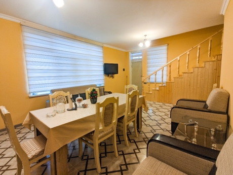 Qaxda kiraye evler hovuzlu