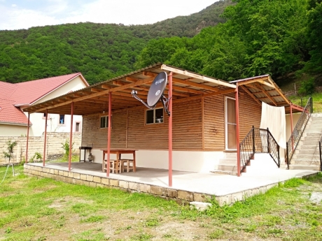 Qaxda kiraye evler hovuzlu