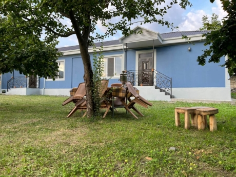 Qaxda kiraye evler hovuzlu