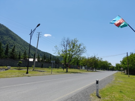 Qaxda kiraye evler hovuzlu