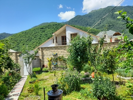 Qaxda kiraye evler hovuzlu